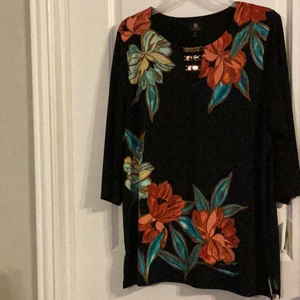 New Item Ladies JM Collection Plus Top